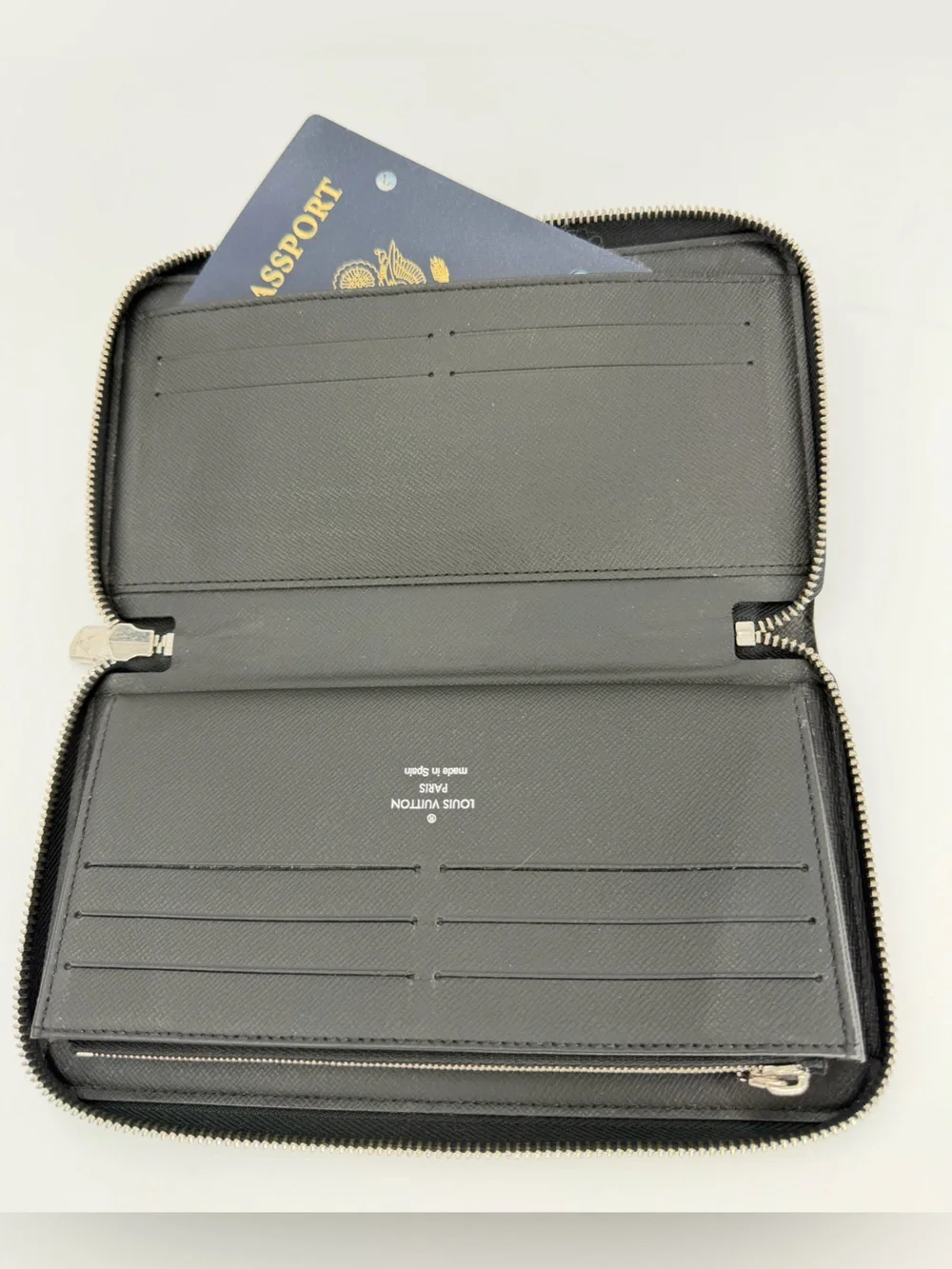 LV Damier Graphite Unisex Zippy Organizer Wallet Excellent Condition w/COA - Picture 4 of 11